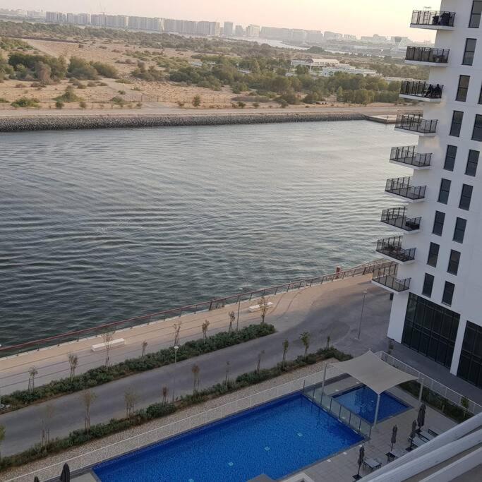 B11 Comfy Studio With Canal And Pool View Lägenhet Abu Dhabi Exteriör bild